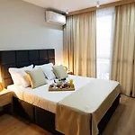 2 Lägenhetshotell 4*