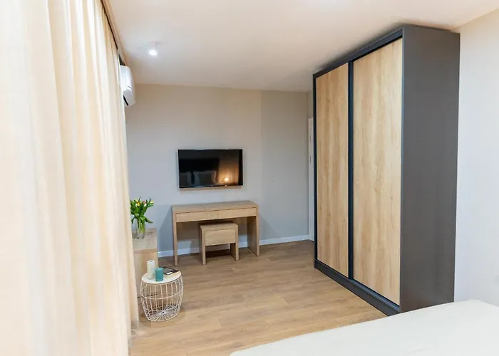 2 4* Μπουργκάς