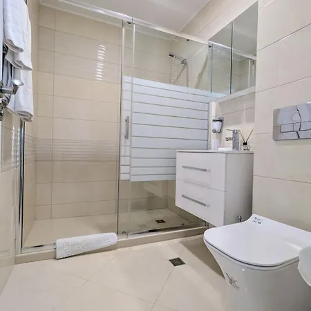 2 Hotel apartamentowy *